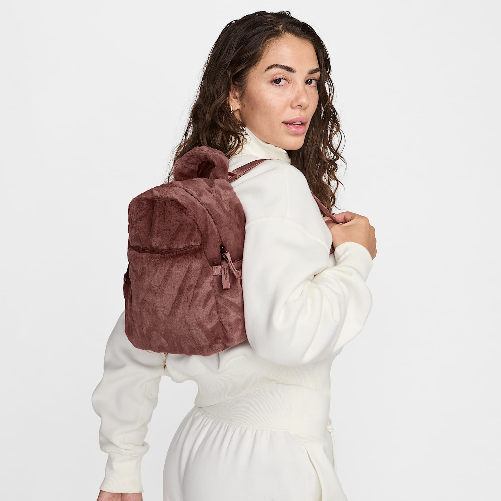 バッグ fur docking nylon backpack Nike Sportswear Futura Faux Fur Mini Backpack (6L). Nike SG
